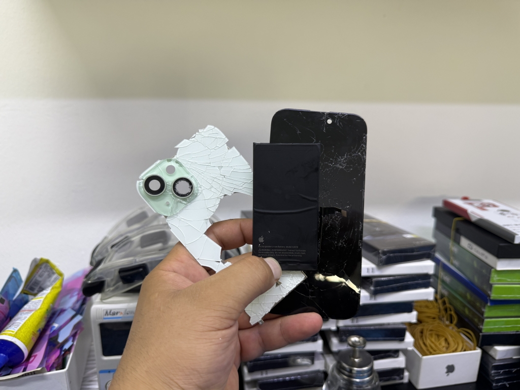 iPhone 15 Ekran Değişimi Antalya